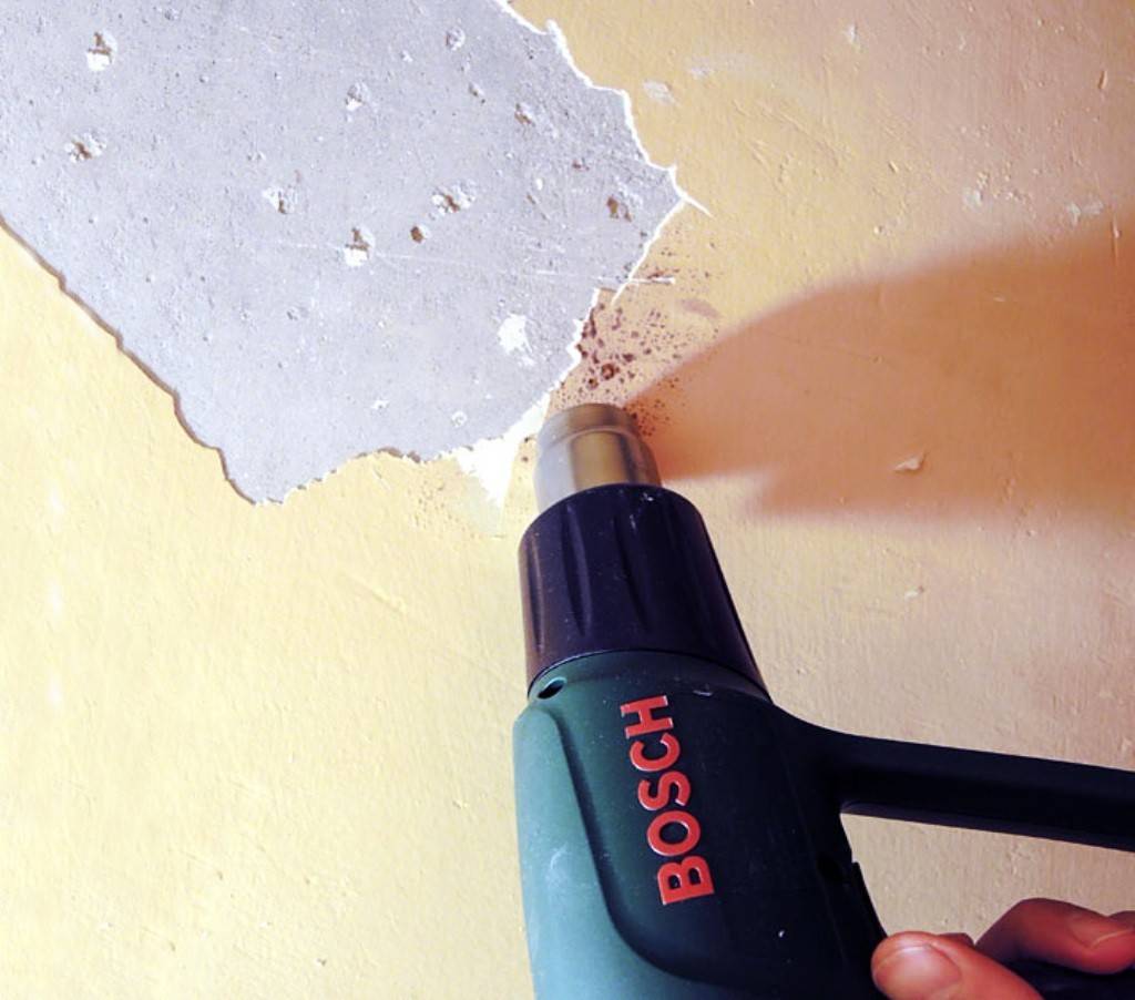 Как быстро снять старую краску со стен