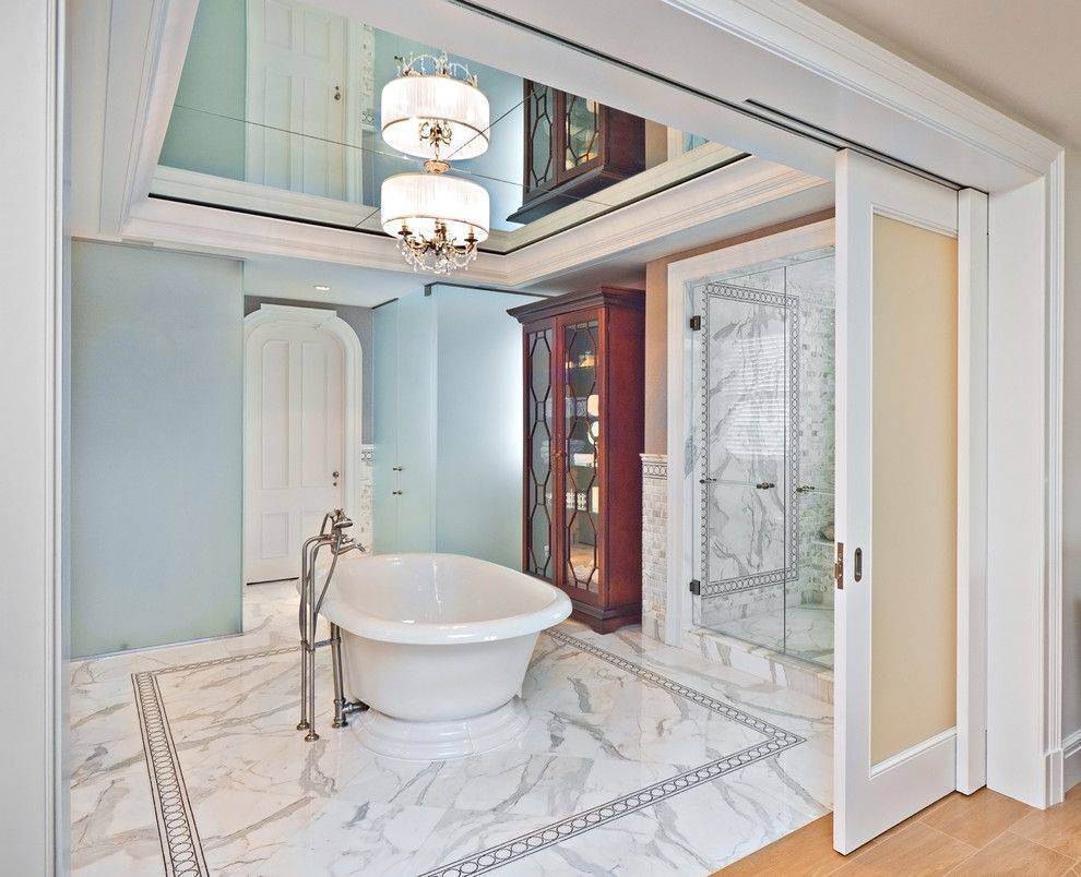 Особенности установки и эксплуатации зеркального потолка в ванной комнате