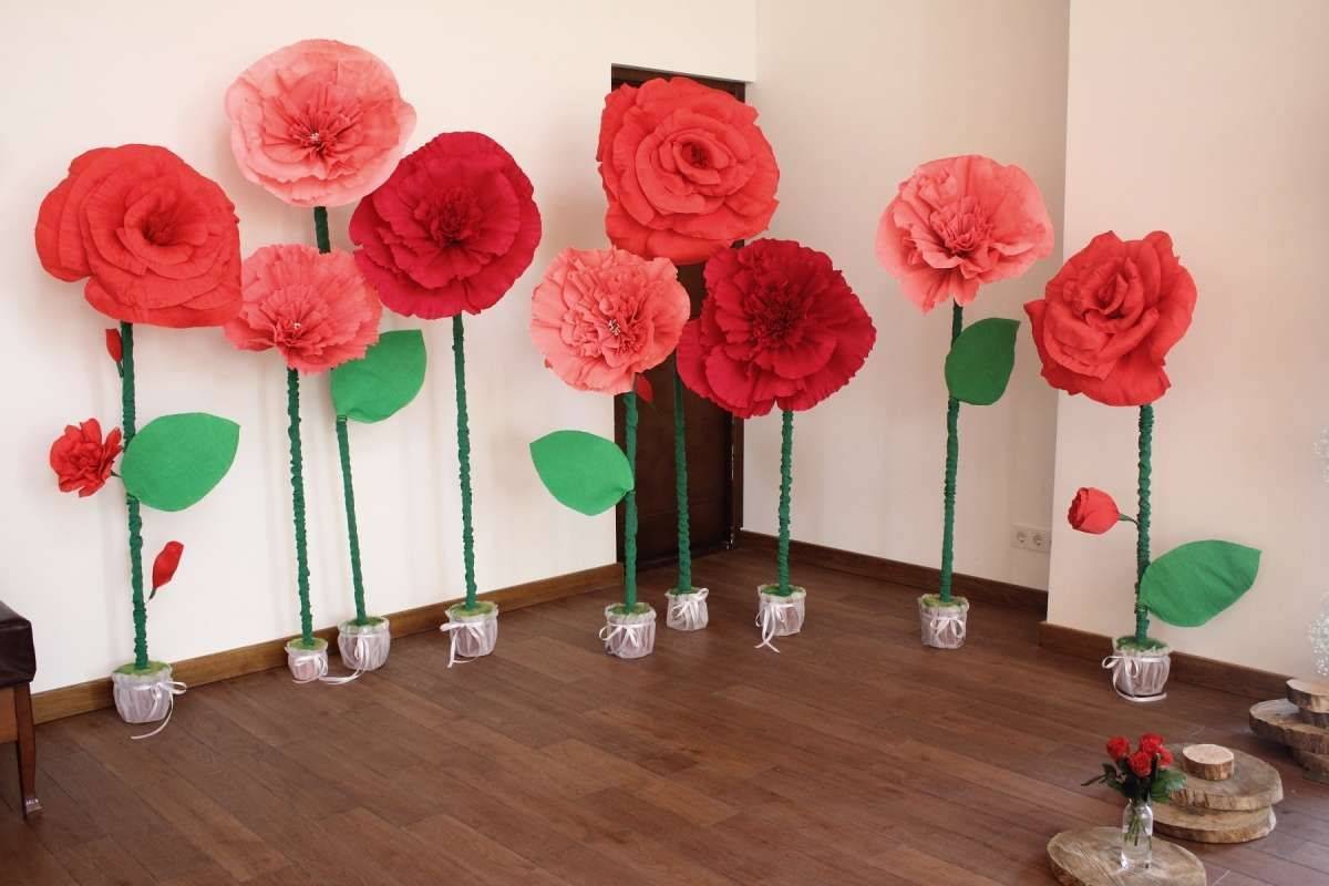 Бумажные цветы для оформления зала своими руками - 13 идей с фото