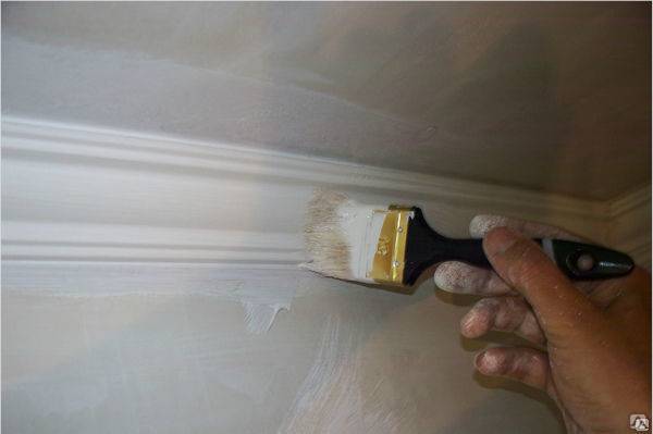 Как покрасить потолочный плинтус: видео-инструкция по окраске
