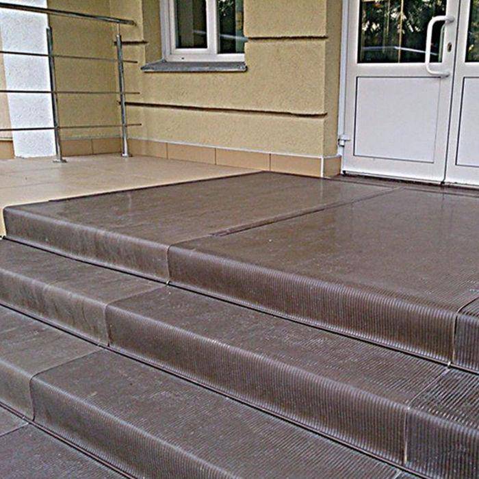 Противоскользящее покрытие: резиновая плитка для крыльца на улице, антискользящий коврик для ступеней лестницы