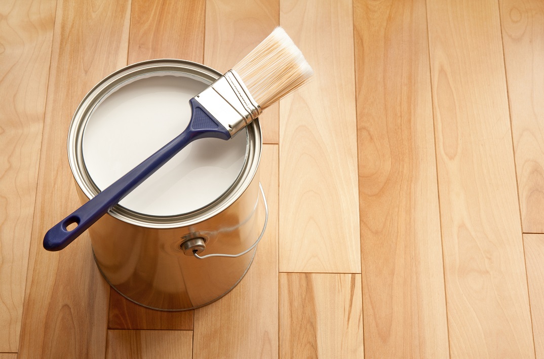 Чем покрасить деревянный пол в доме: советы профессионала