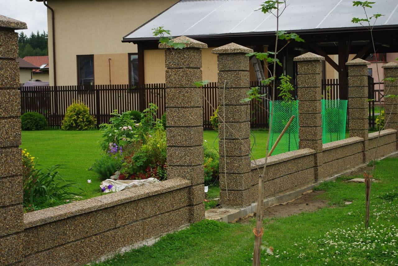 Забор для дома и дачи своими руками: как сделать дёшево и красиво, фото