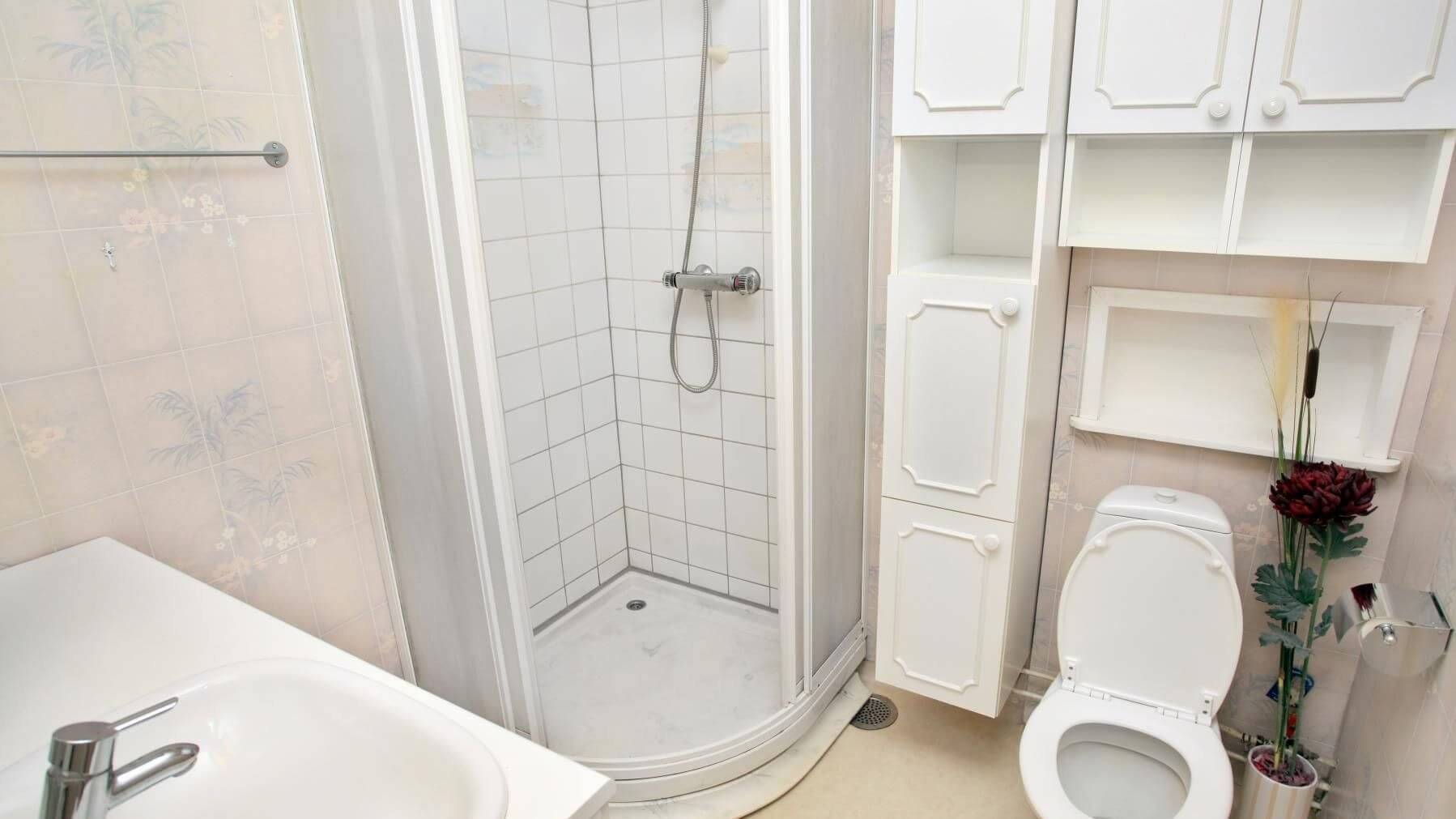 Дизайн ванной комнаты с душевой кабиной, фото интерьеров