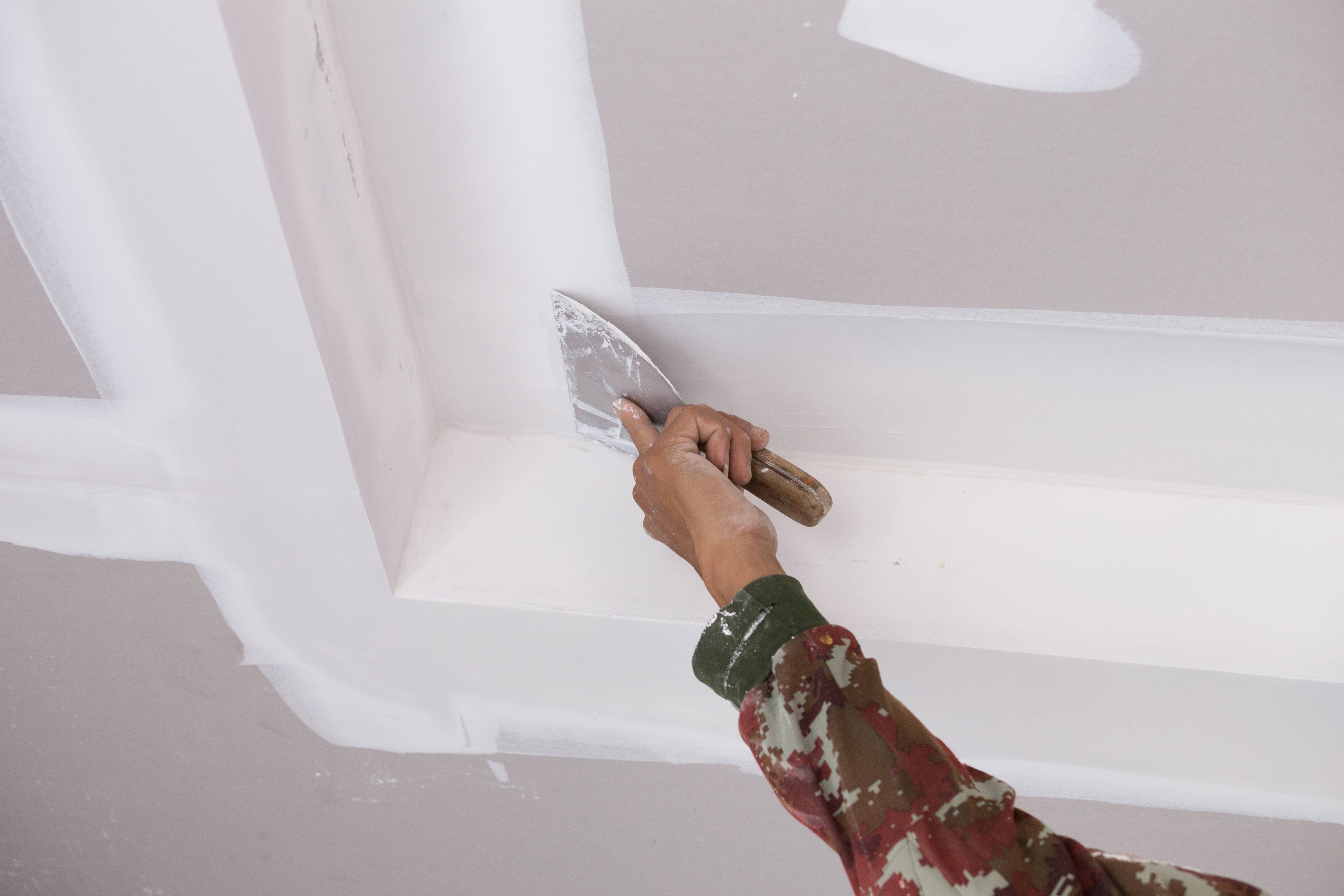 Чем покрасить потолок в ванной комнате – выбор лучшей краски