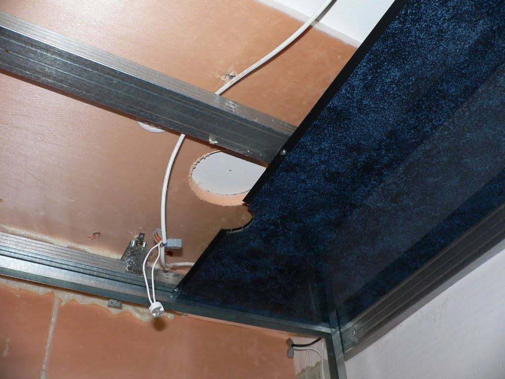 Потолок из пвх (пластиковых) панелей: пошаговая инструкция