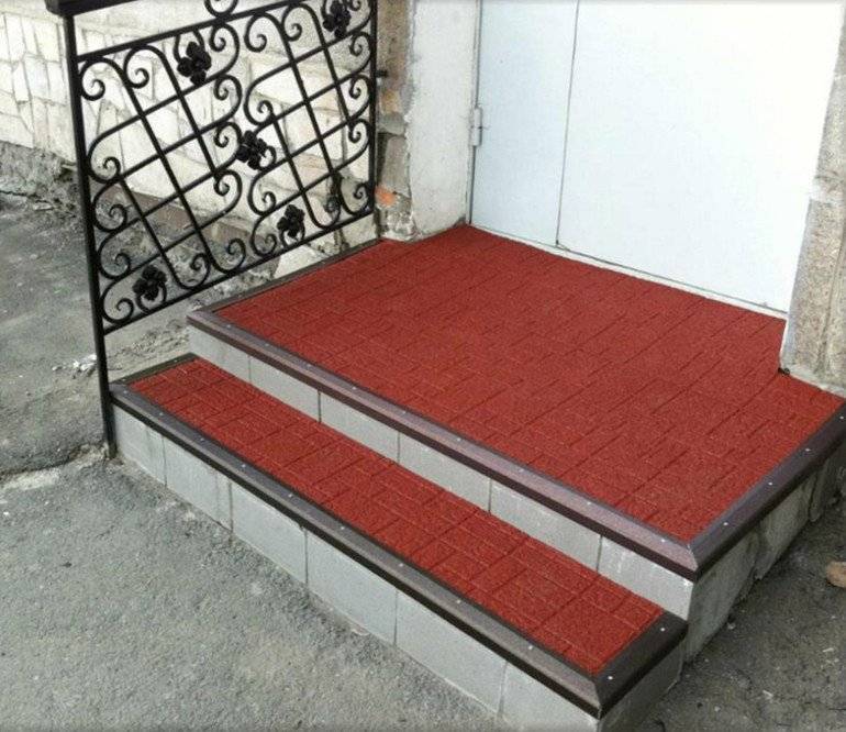Резиновое покрытие для ступеней лестницы на улице — обзор вариантов и характеристик
