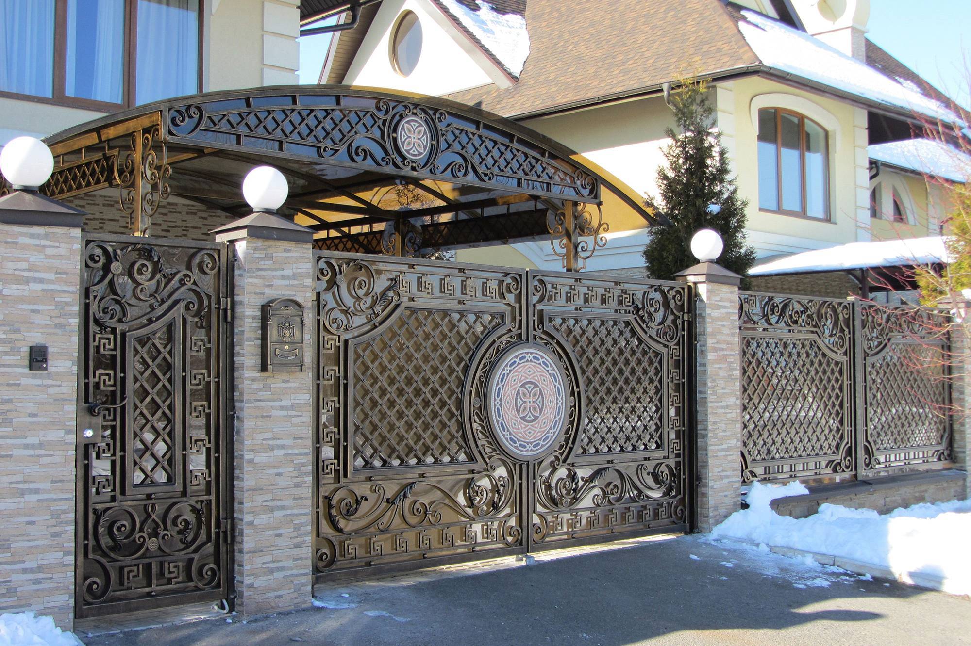 Распашные ворота на даче: красивые, оригинальные и стильные варианты распашных ворот (150 фото)