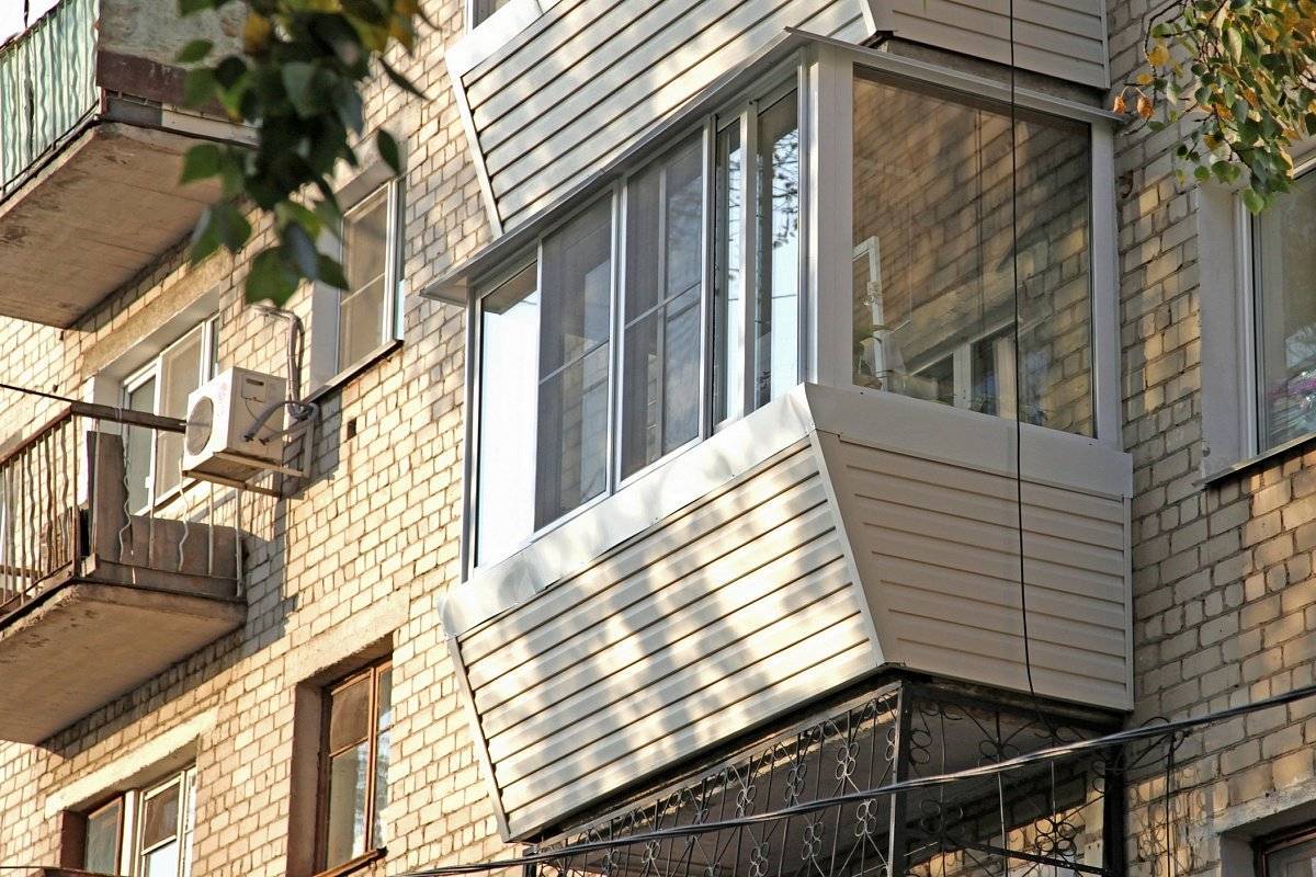 Внешняя отделка балкона: варианты наружней обшивки